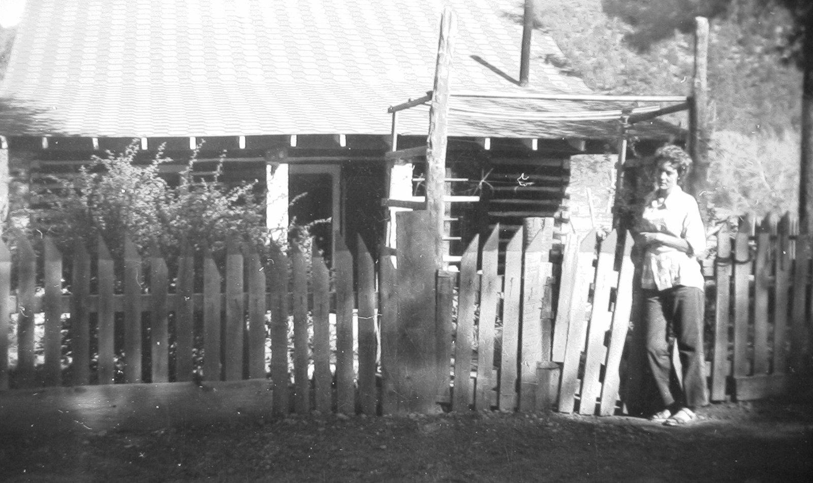 Ann Temple Waldrip in Front of Historic Pleasant Valley Homestead